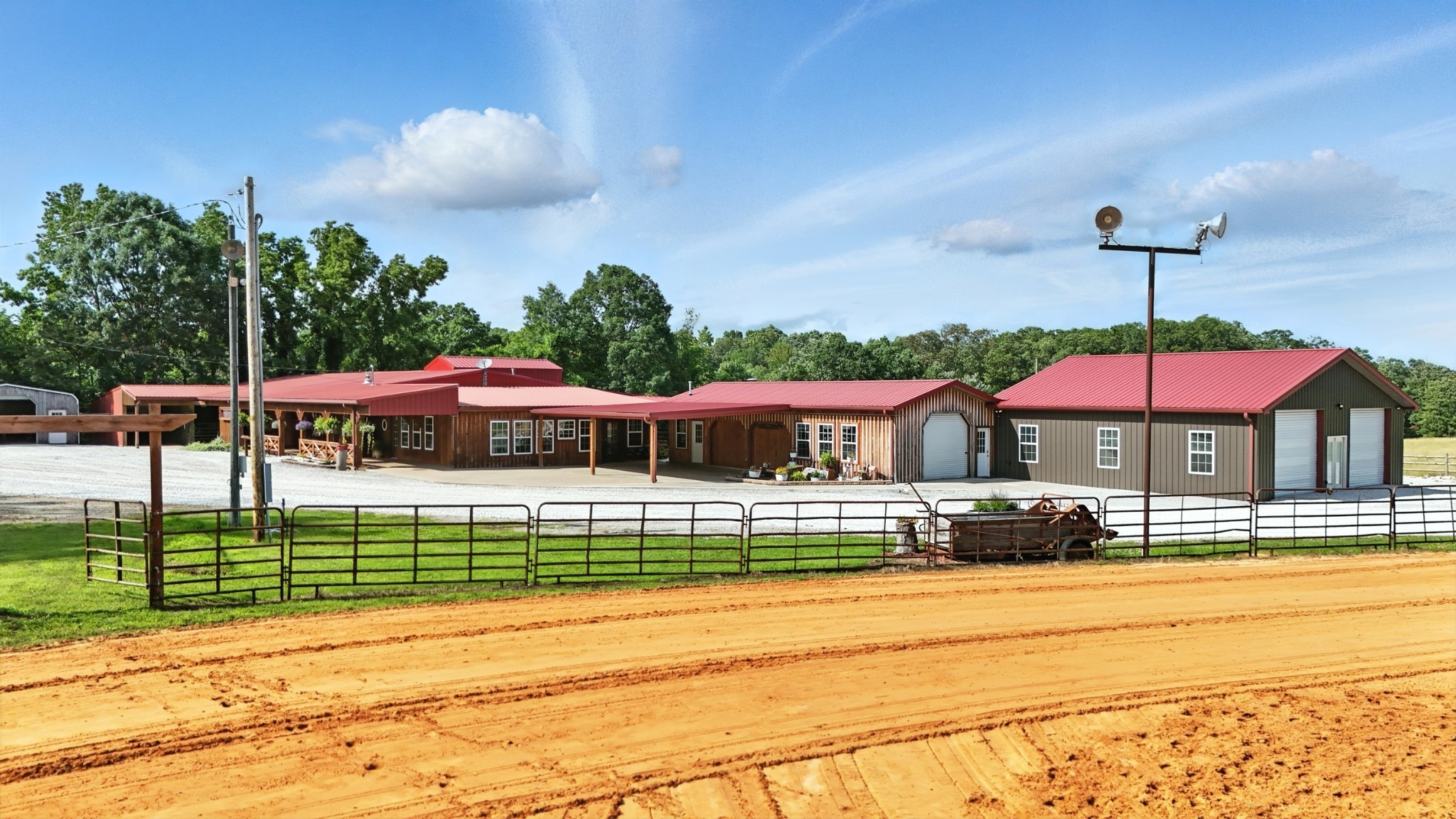 1880 Clydeton Road Waverly TN 37185