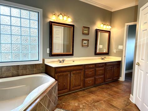 211 Coopers Cove Lynchburg TN 37352