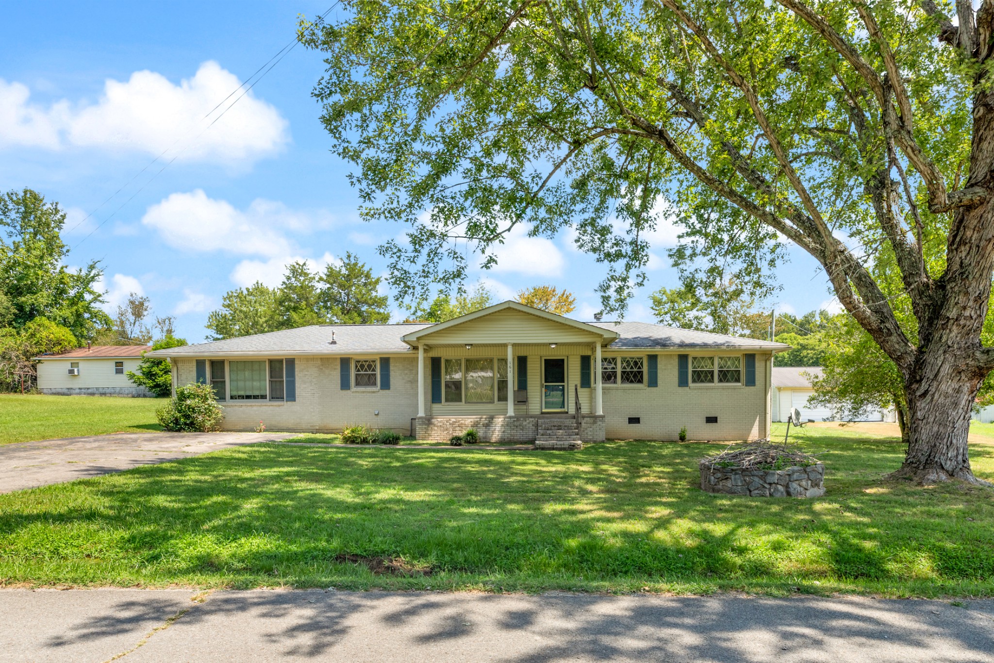 161 Circle Drive Mc Ewen TN 37101