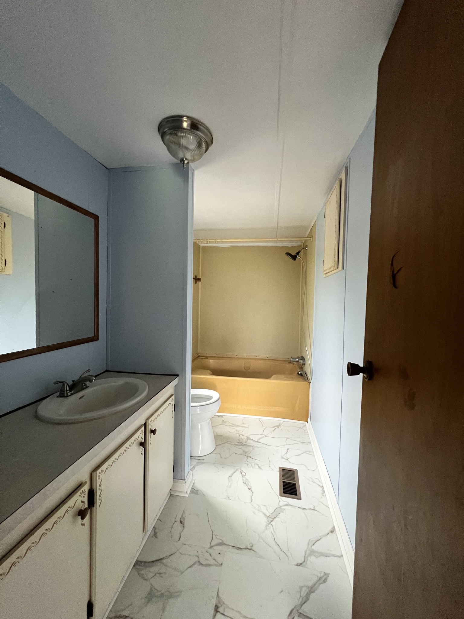 108 Hinkle Hill St, E Bell Buckle TN 37020
