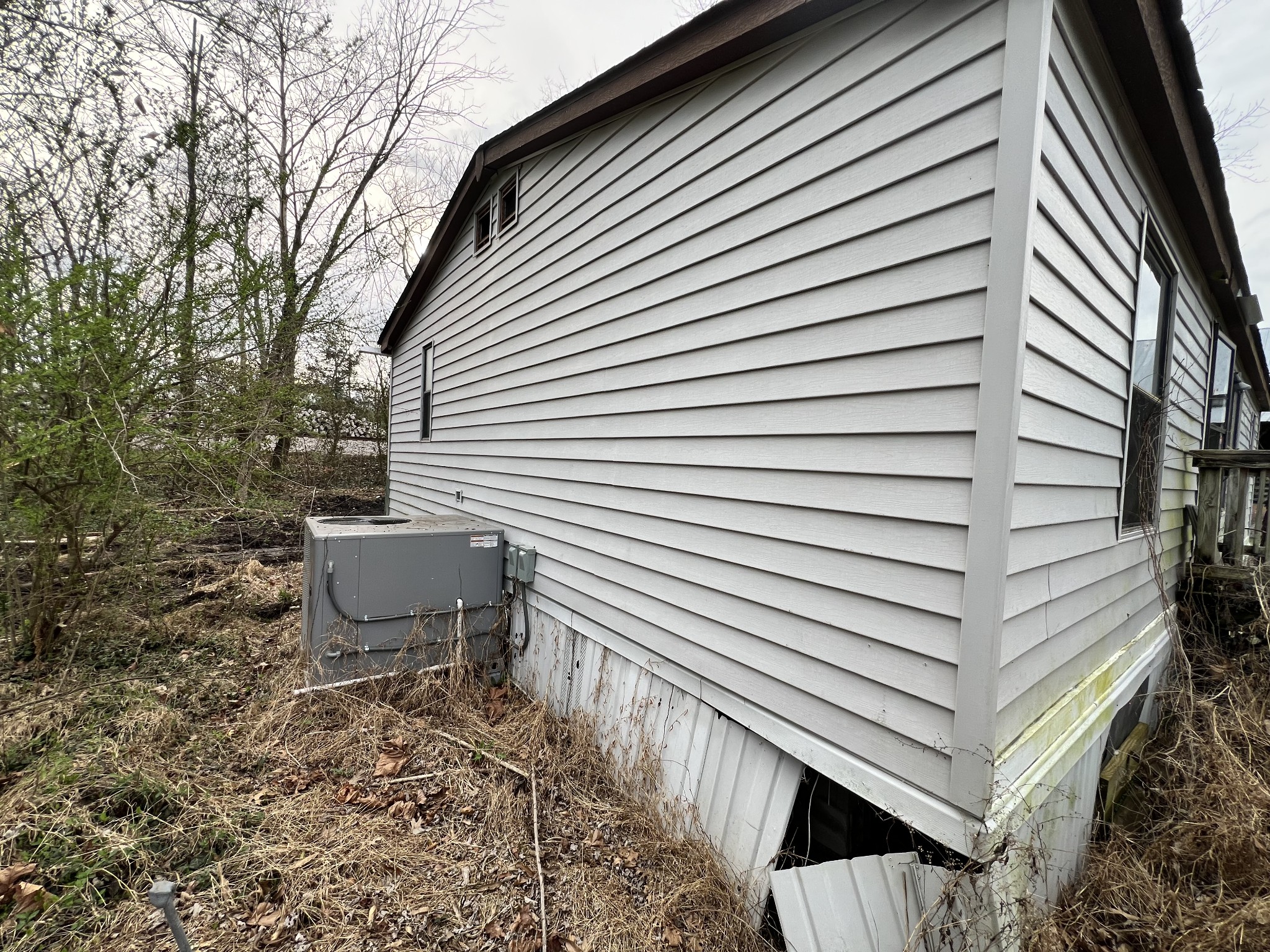 108 Hinkle Hill St, E Bell Buckle TN 37020