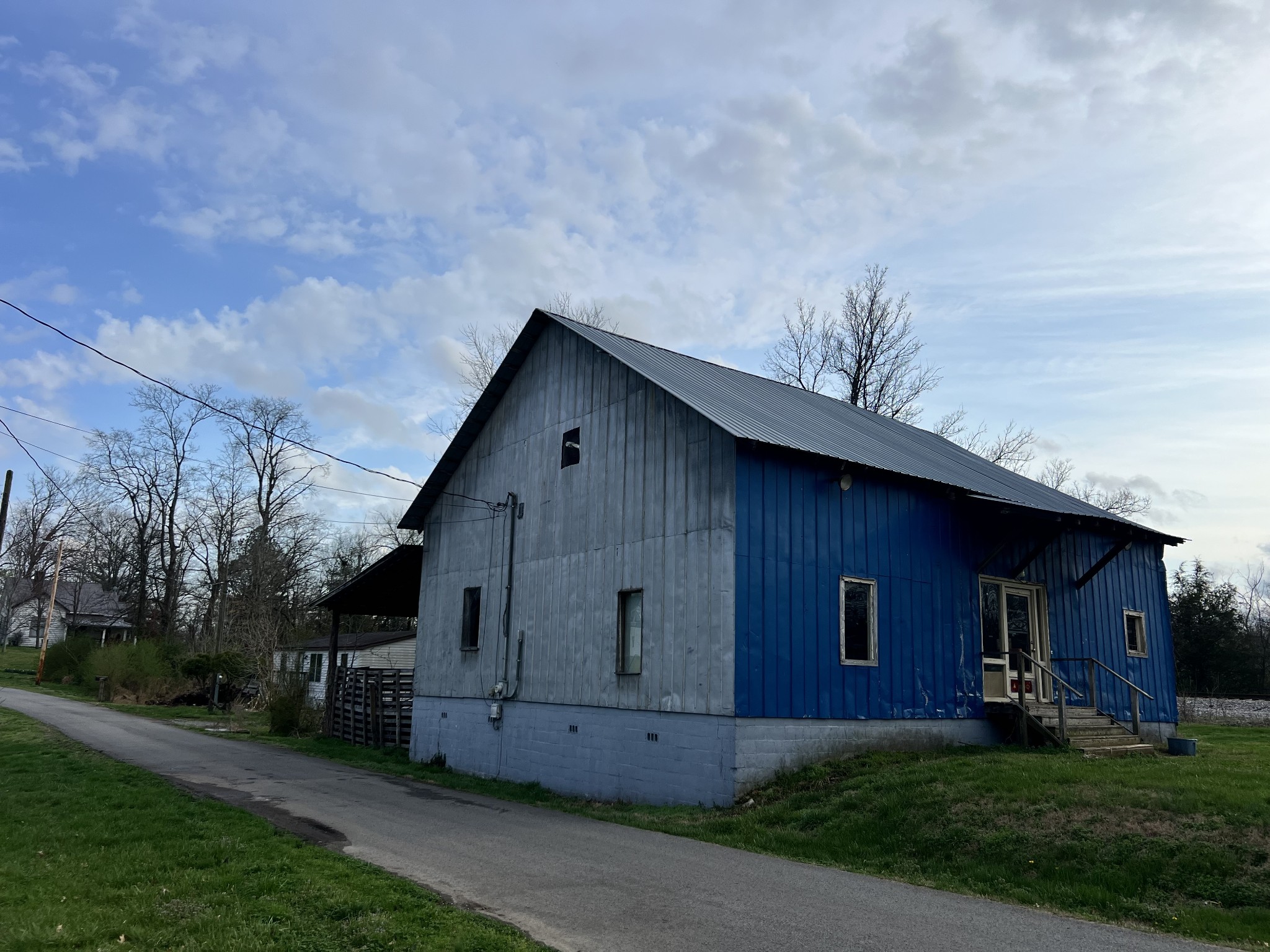108 Hinkle Hill St, E Bell Buckle TN 37020
