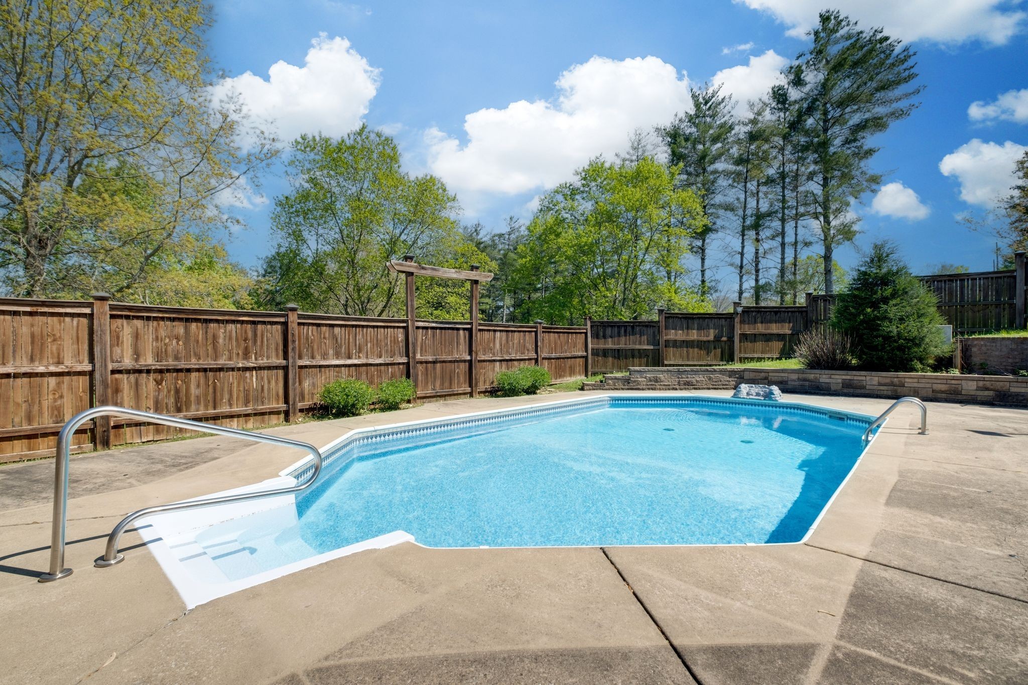 1249 White Road Bon Aqua TN 37025