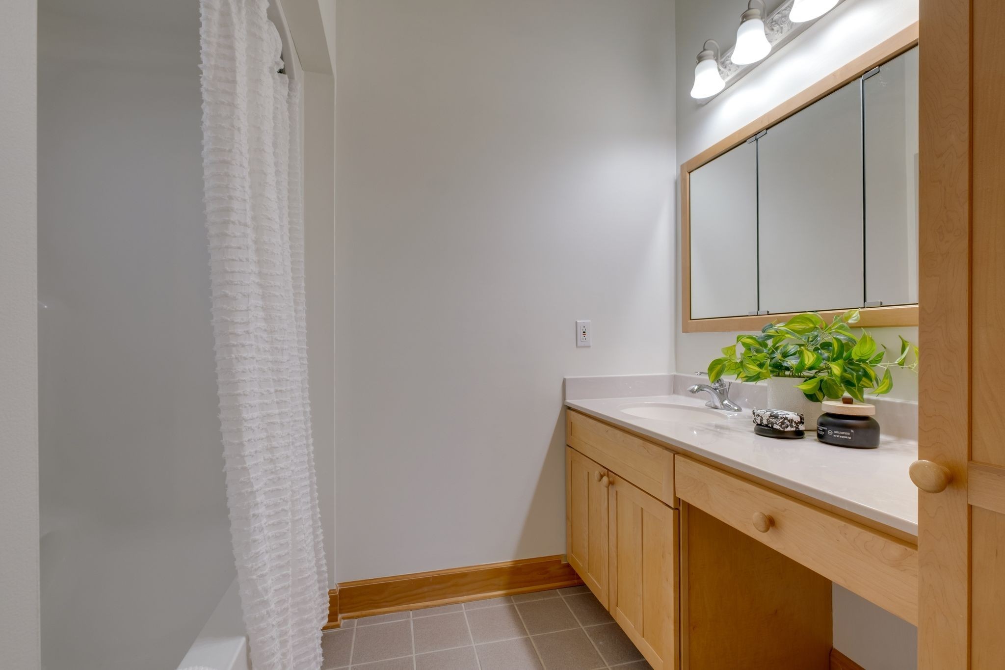 1249 White Road Bon Aqua TN 37025