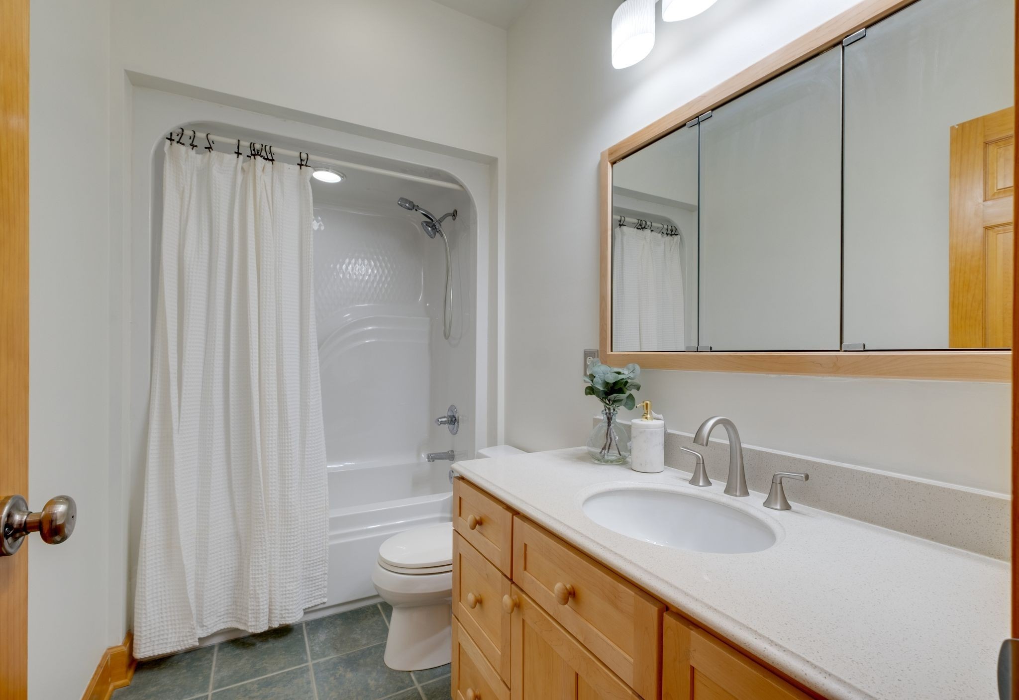 1249 White Road Bon Aqua TN 37025