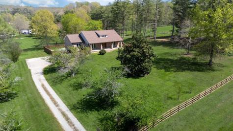 1249 White Road Bon Aqua TN 37025