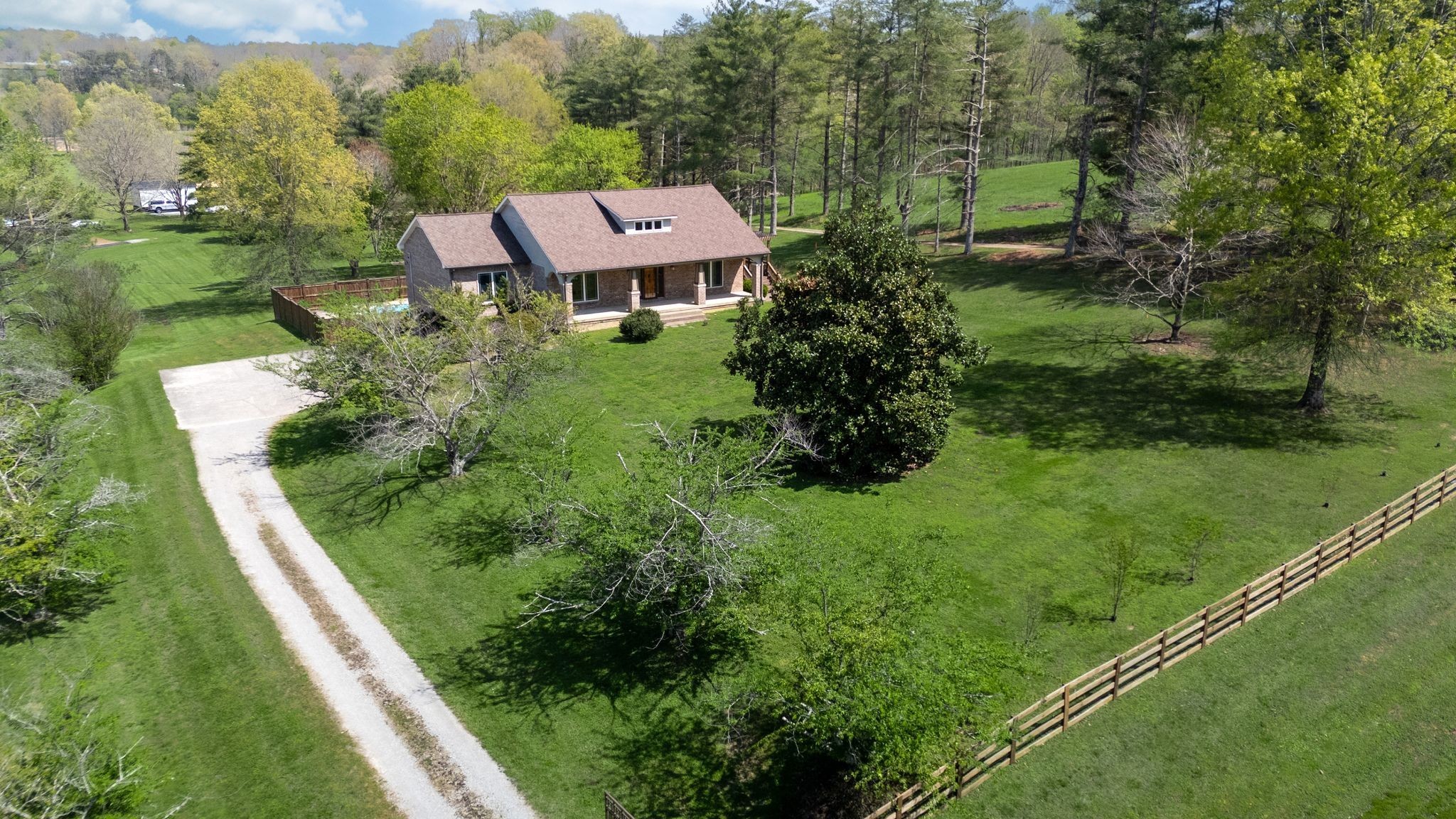 1249 White Road Bon Aqua TN 37025