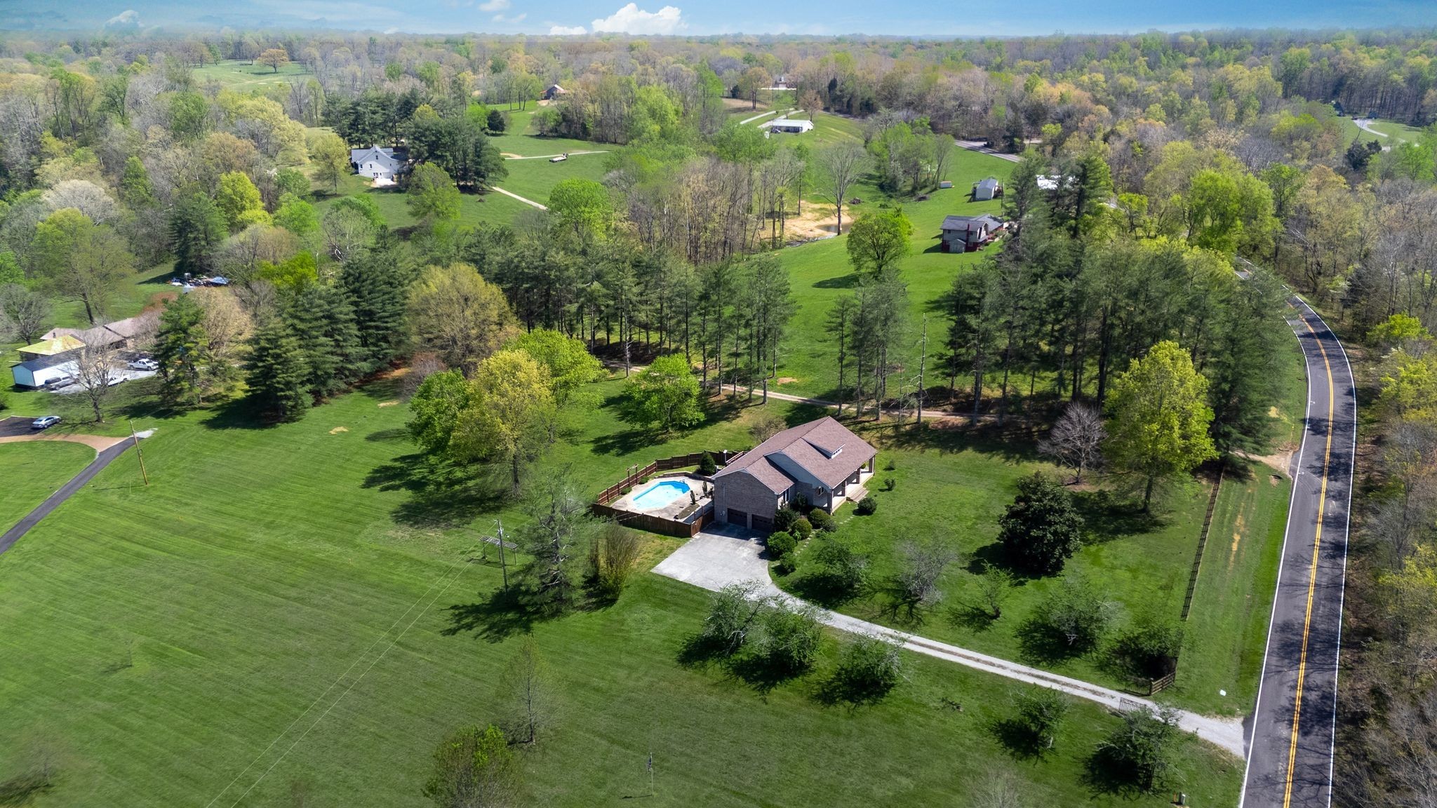 1249 White Road Bon Aqua TN 37025