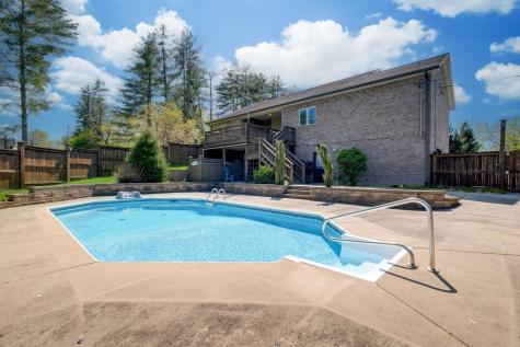 1249 White Road Bon Aqua TN 37025