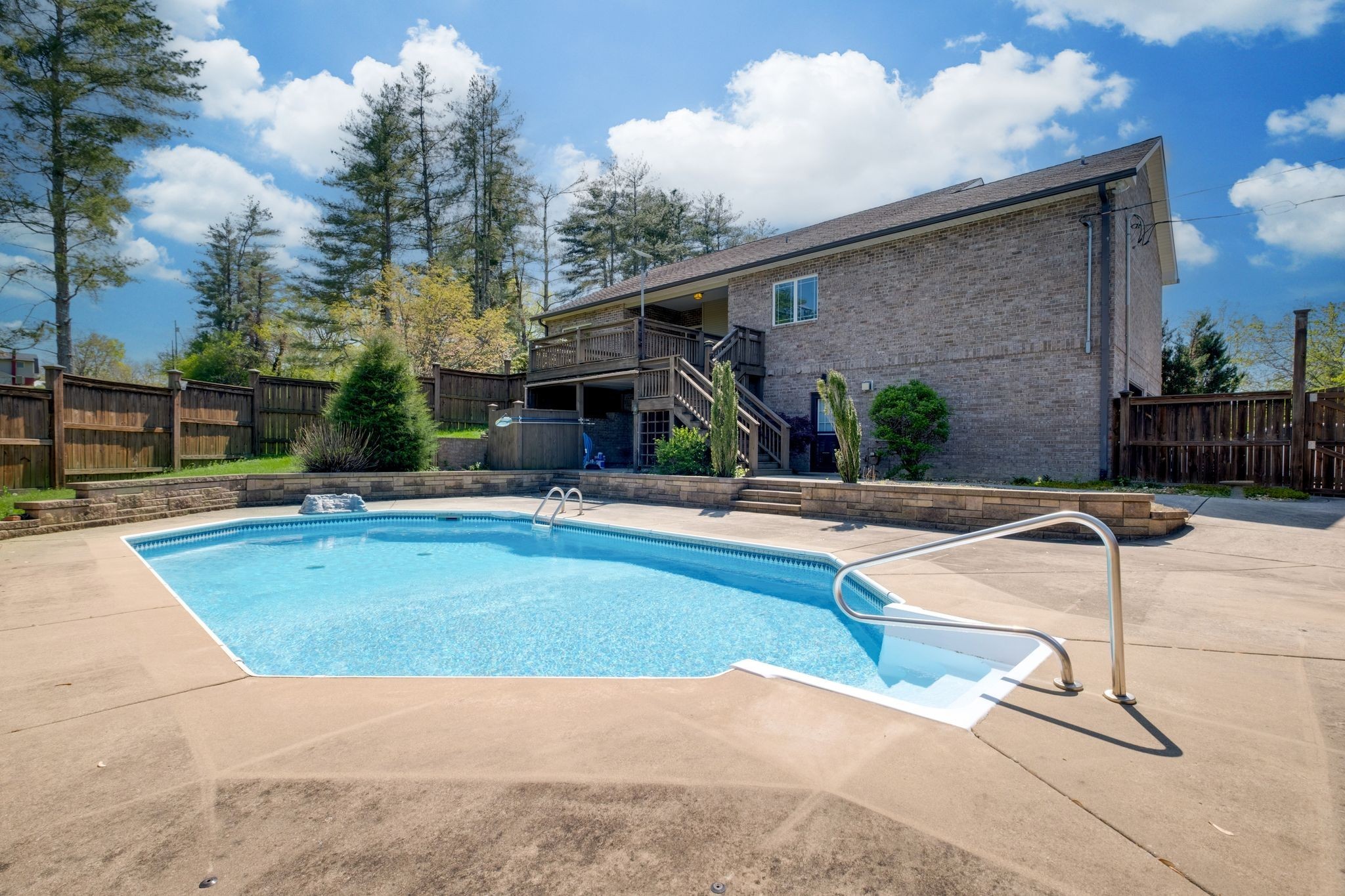 1249 White Road Bon Aqua TN 37025