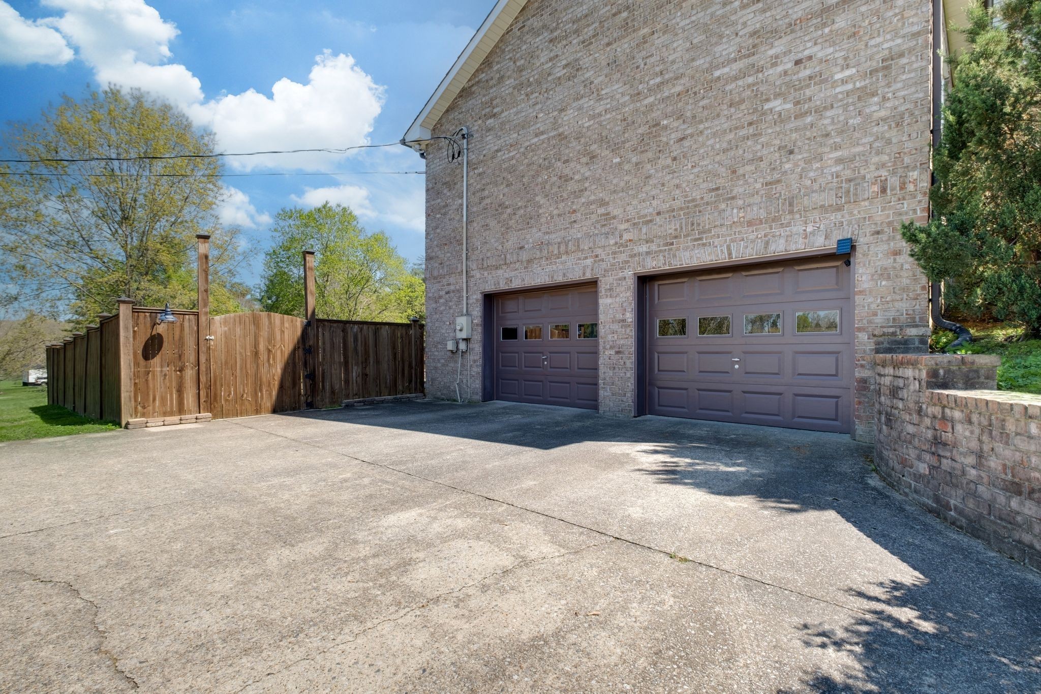 1249 White Road Bon Aqua TN 37025