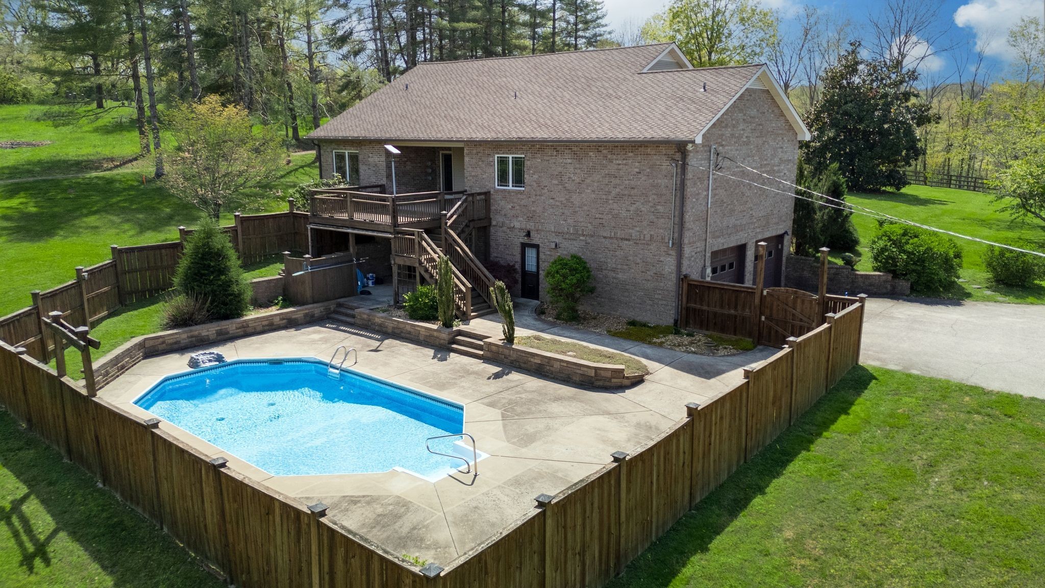 1249 White Road Bon Aqua TN 37025
