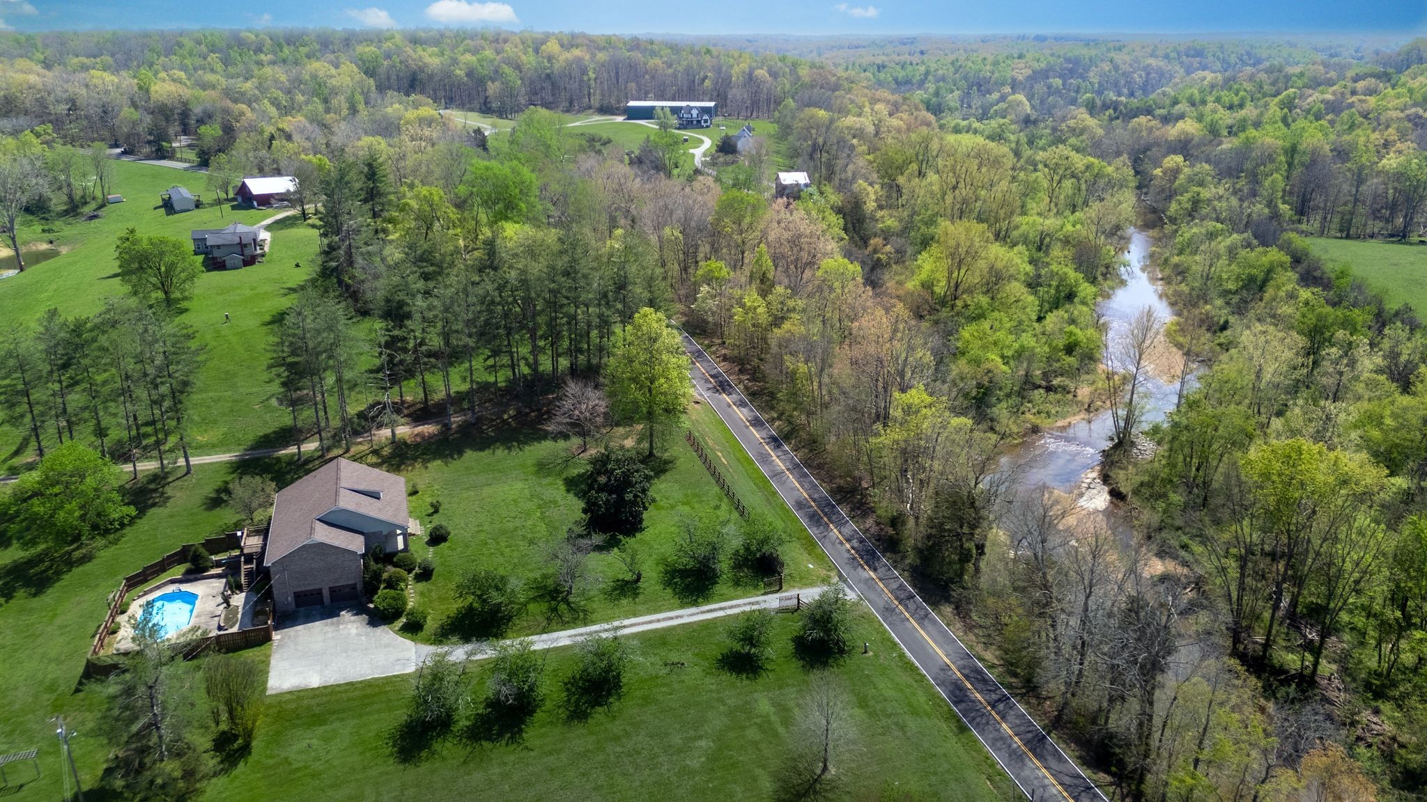 1249 White Road Bon Aqua TN 37025