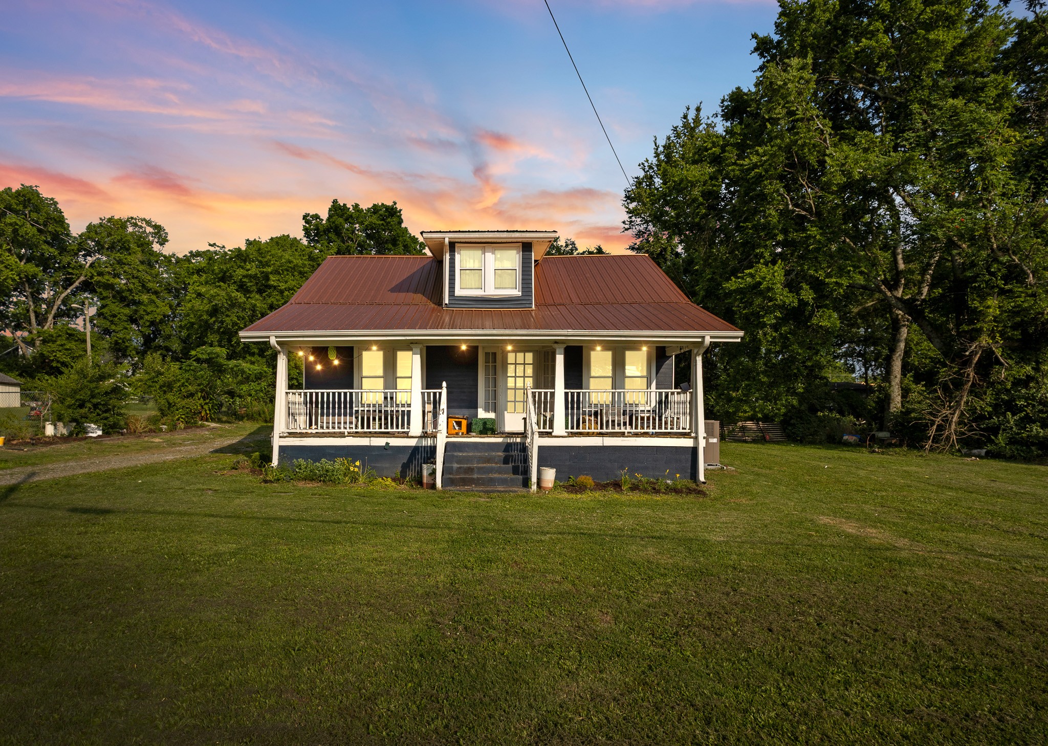 1812 Elizabeth Road Nashville TN 37218