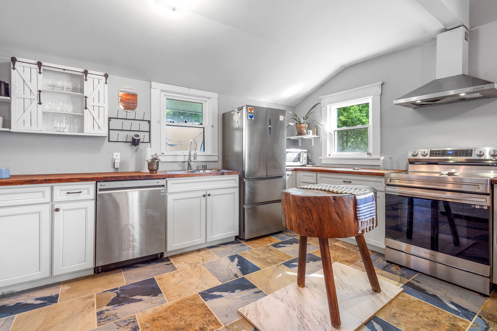 1812 Elizabeth Road Nashville TN 37218