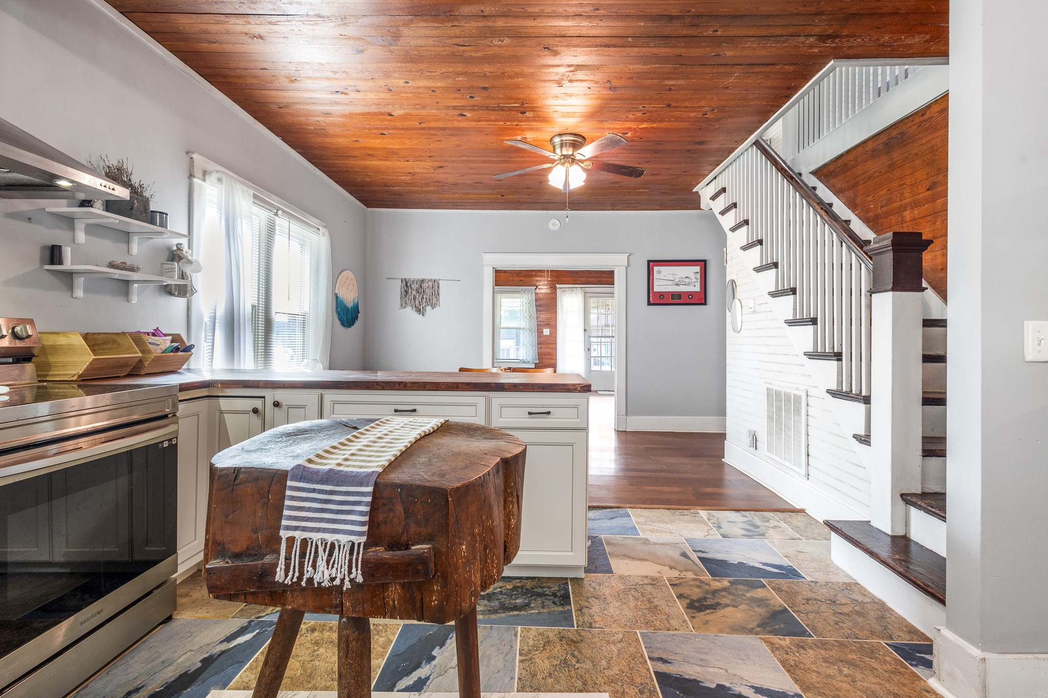 1812 Elizabeth Road Nashville TN 37218