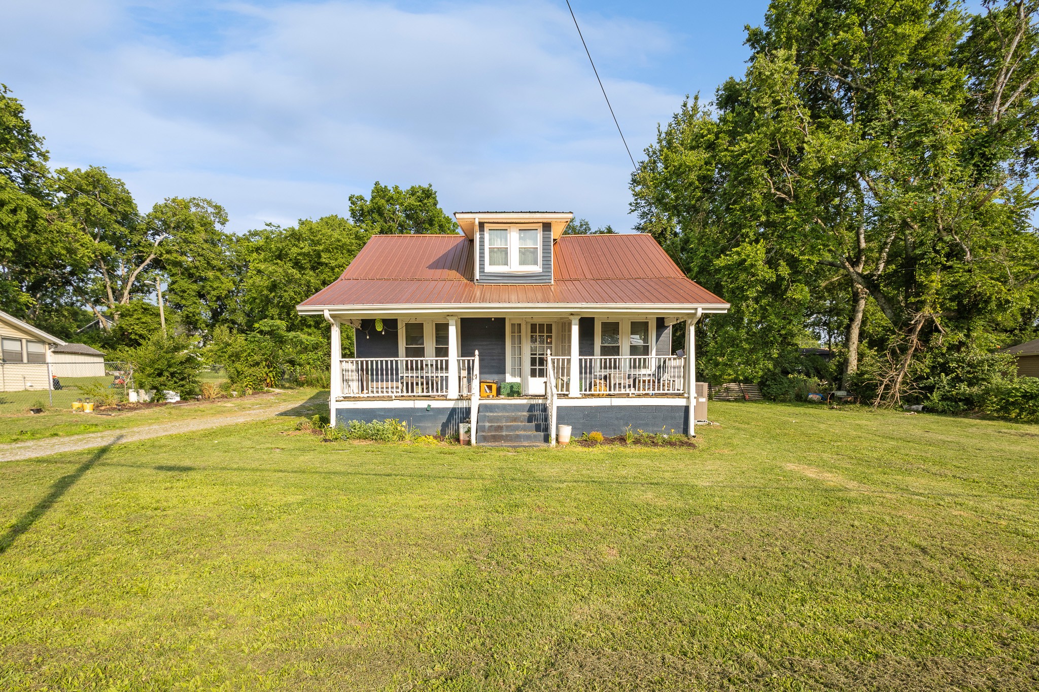1812 Elizabeth Road Nashville TN 37218