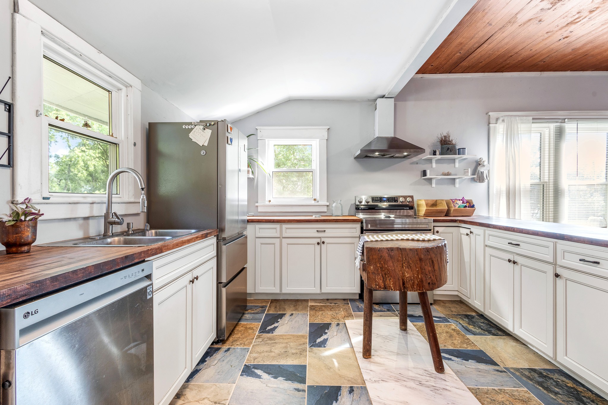 1812 Elizabeth Road Nashville TN 37218