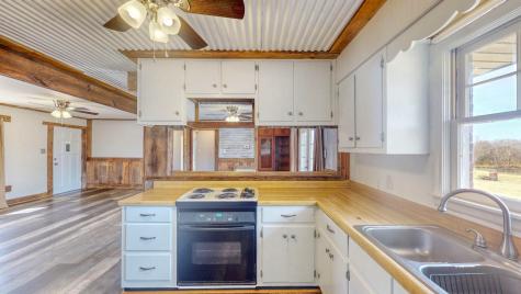 628 Tom White Road Big Sandy TN 38221
