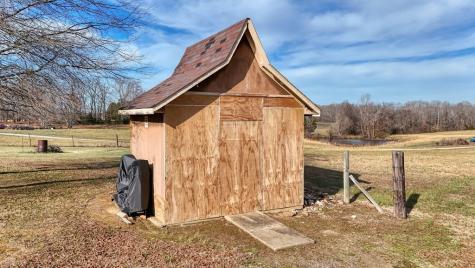 628 Tom White Road Big Sandy TN 38221