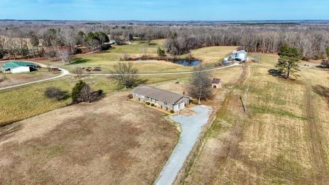 628 Tom White Road Big Sandy TN 38221