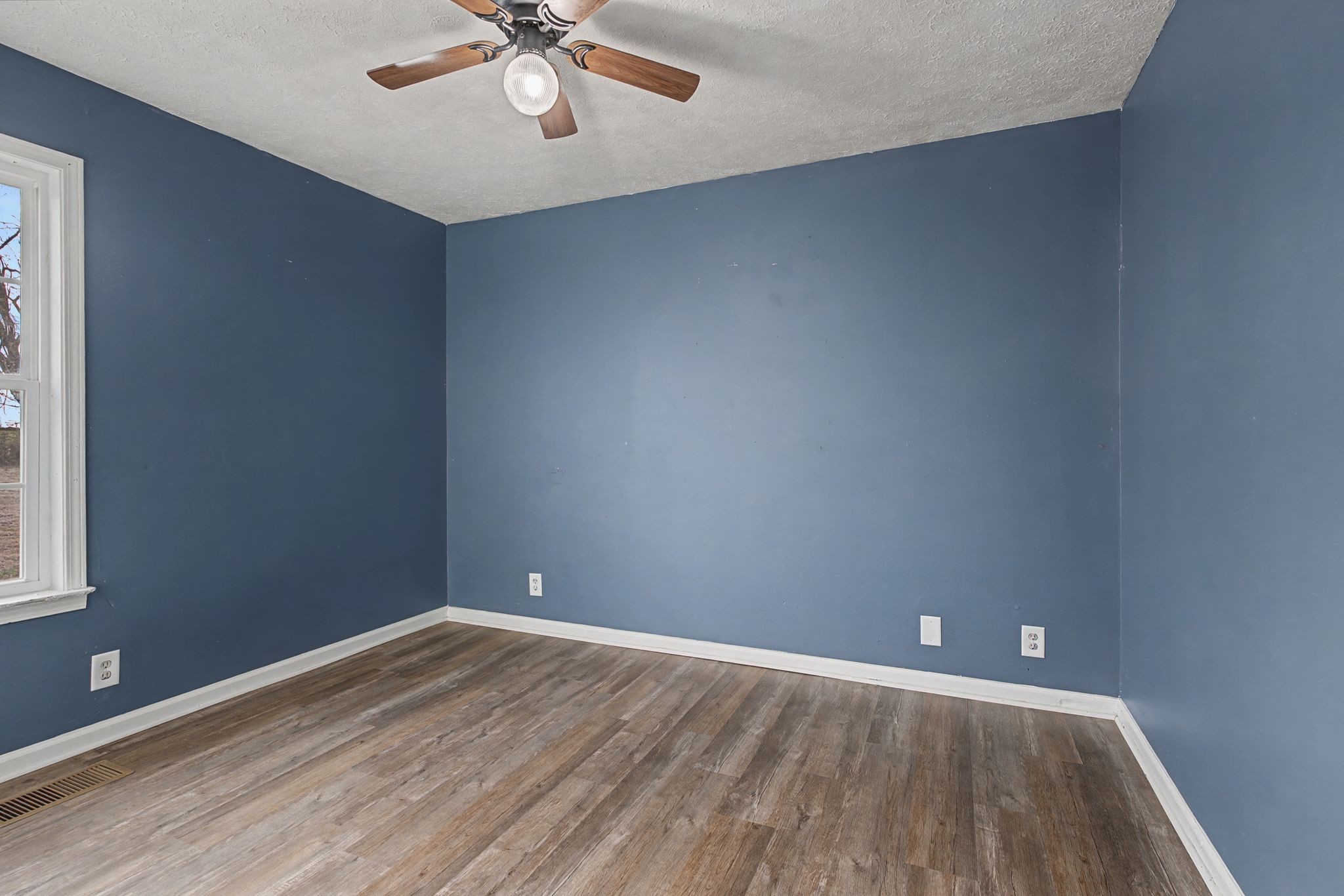 1115 W Church Street Orlinda TN 37141