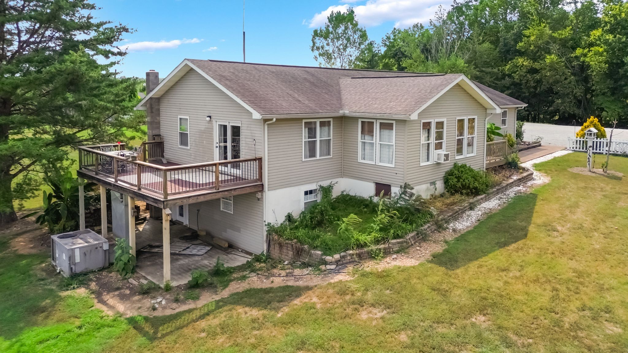 2402 Lobelville Highway Linden TN 37096