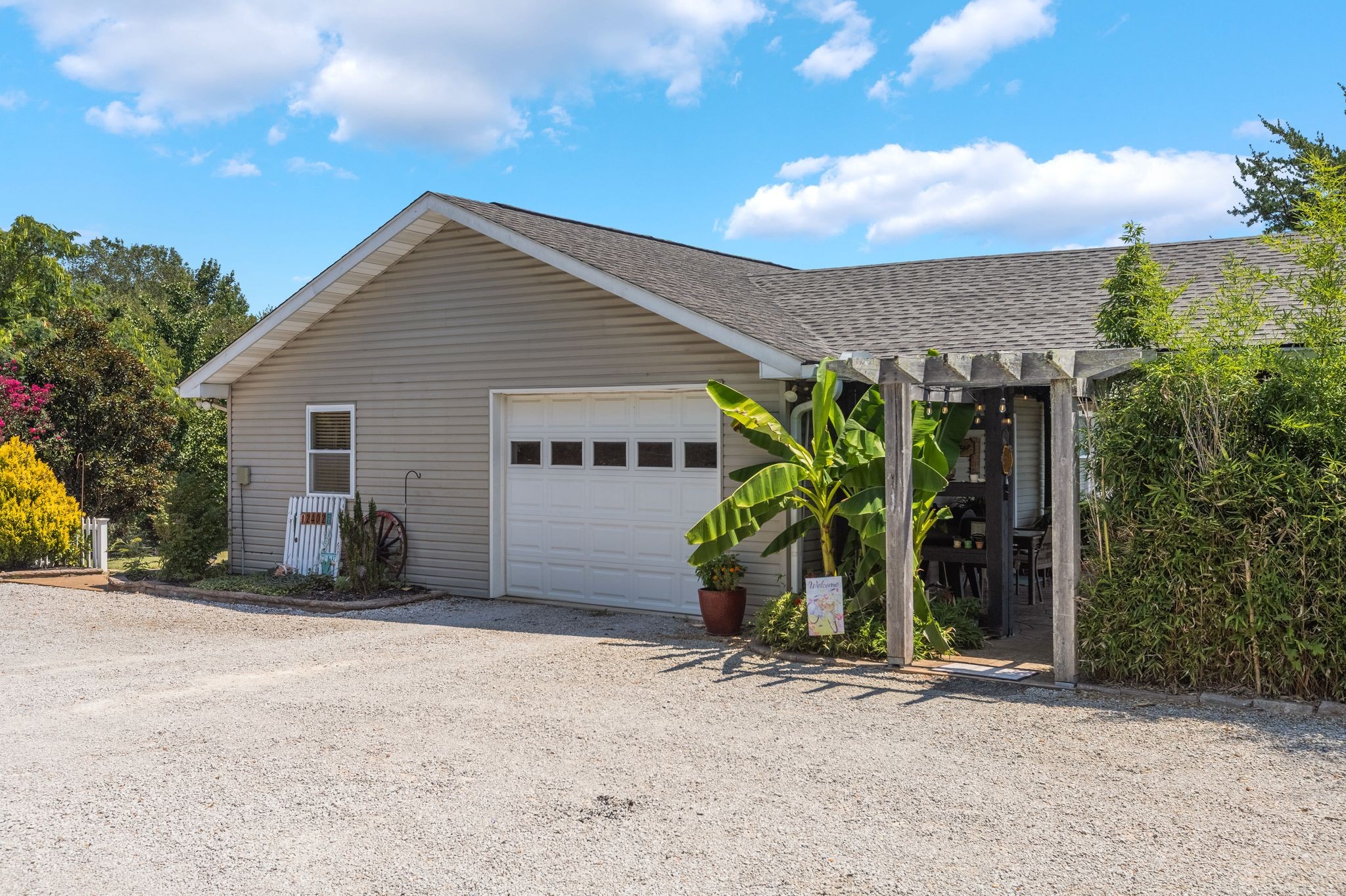 2402 Lobelville Highway Linden TN 37096