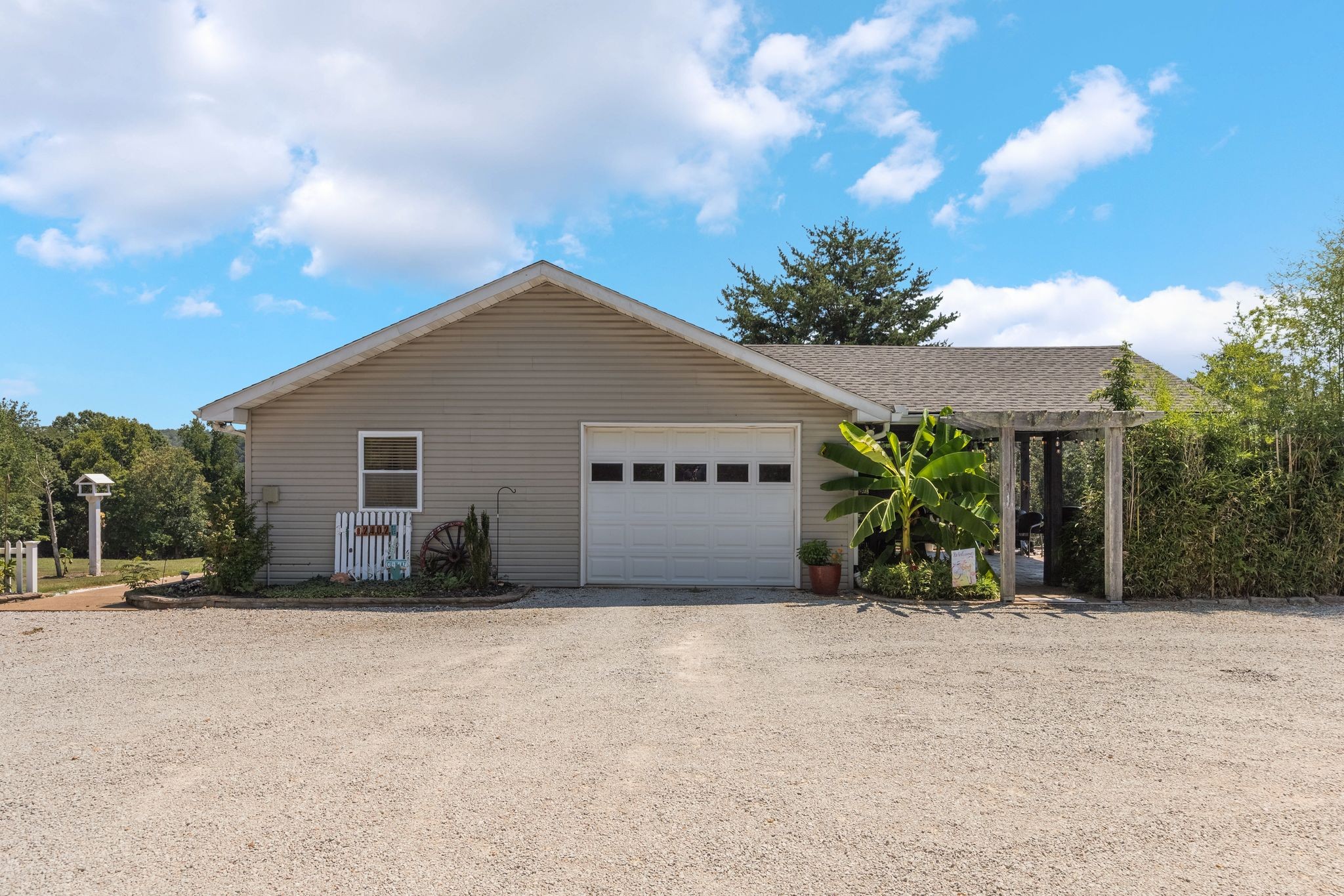 2402 Lobelville Highway Linden TN 37096