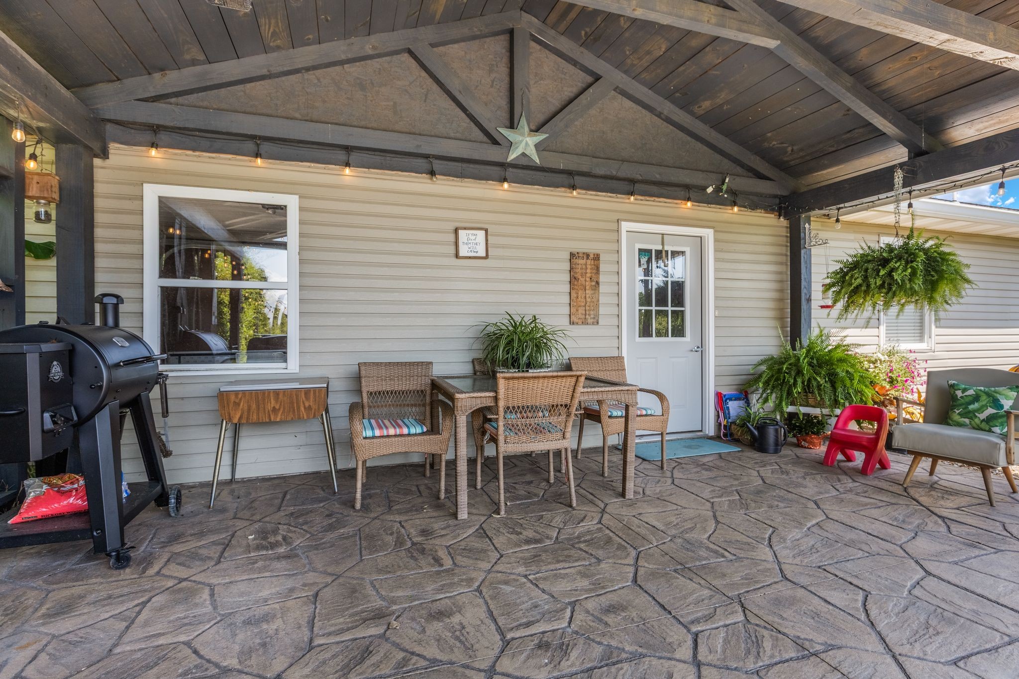 2402 Lobelville Highway Linden TN 37096
