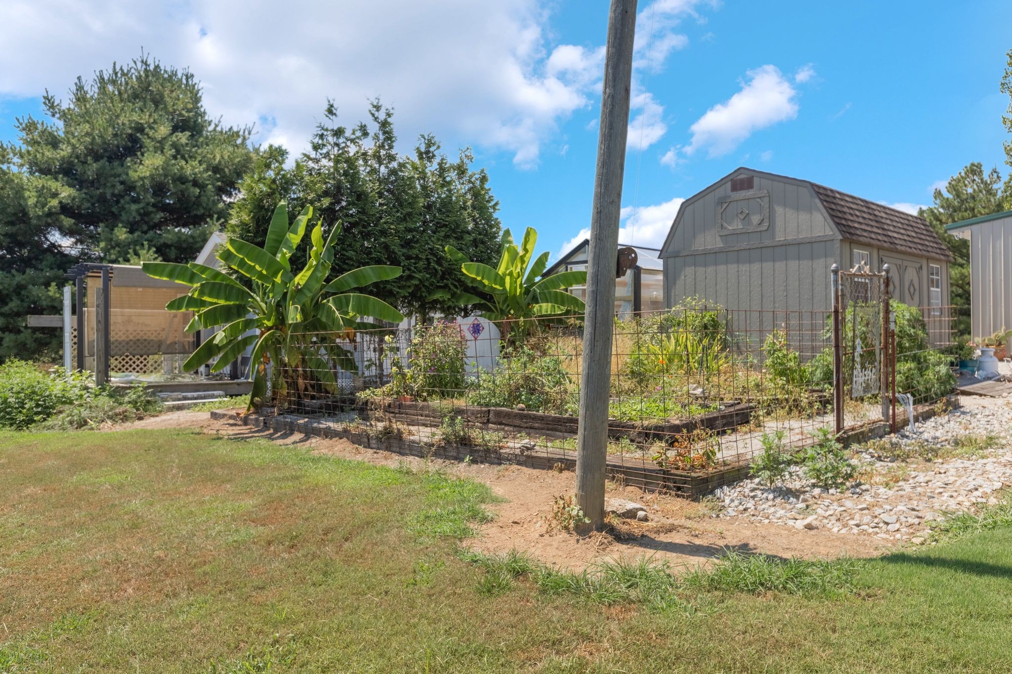 2402 Lobelville Highway Linden TN 37096