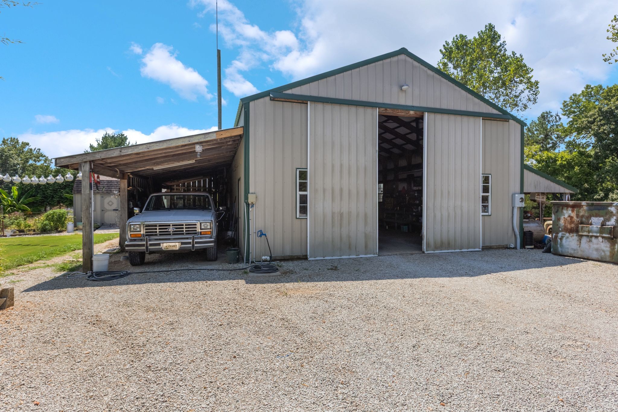 2402 Lobelville Highway Linden TN 37096