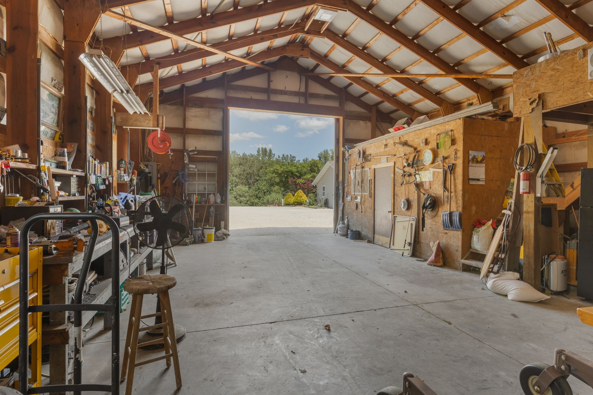 2402 Lobelville Highway Linden TN 37096