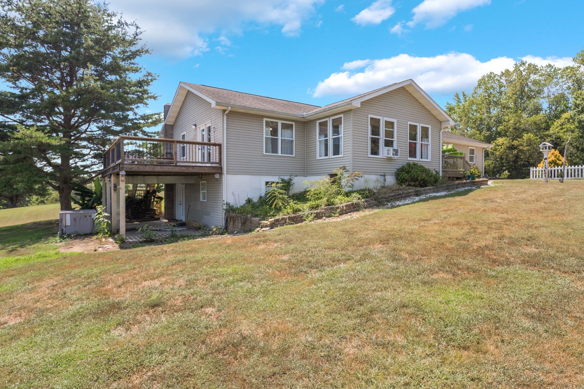 2402 Lobelville Highway Linden TN 37096
