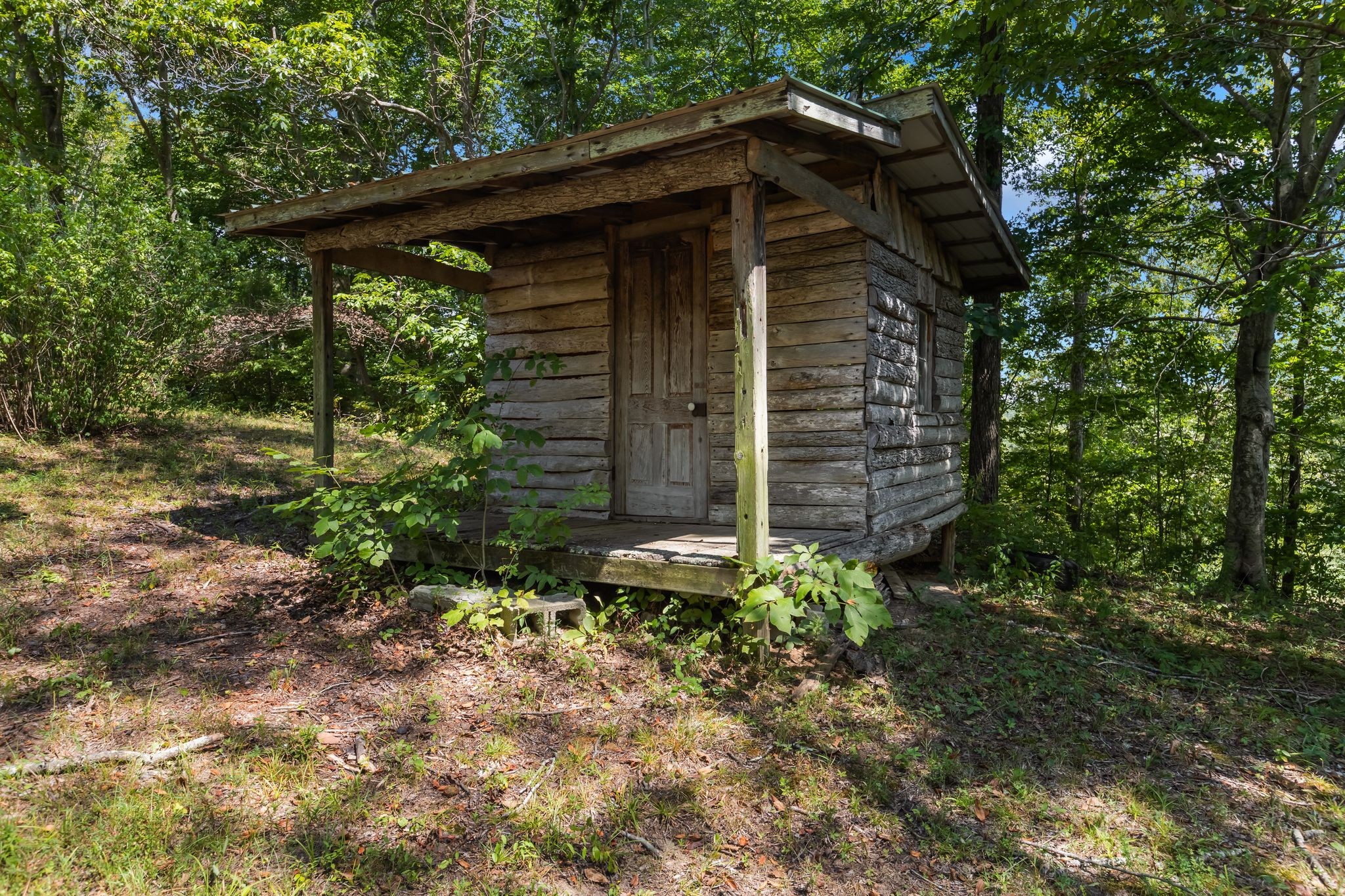 2402 Lobelville Highway Linden TN 37096
