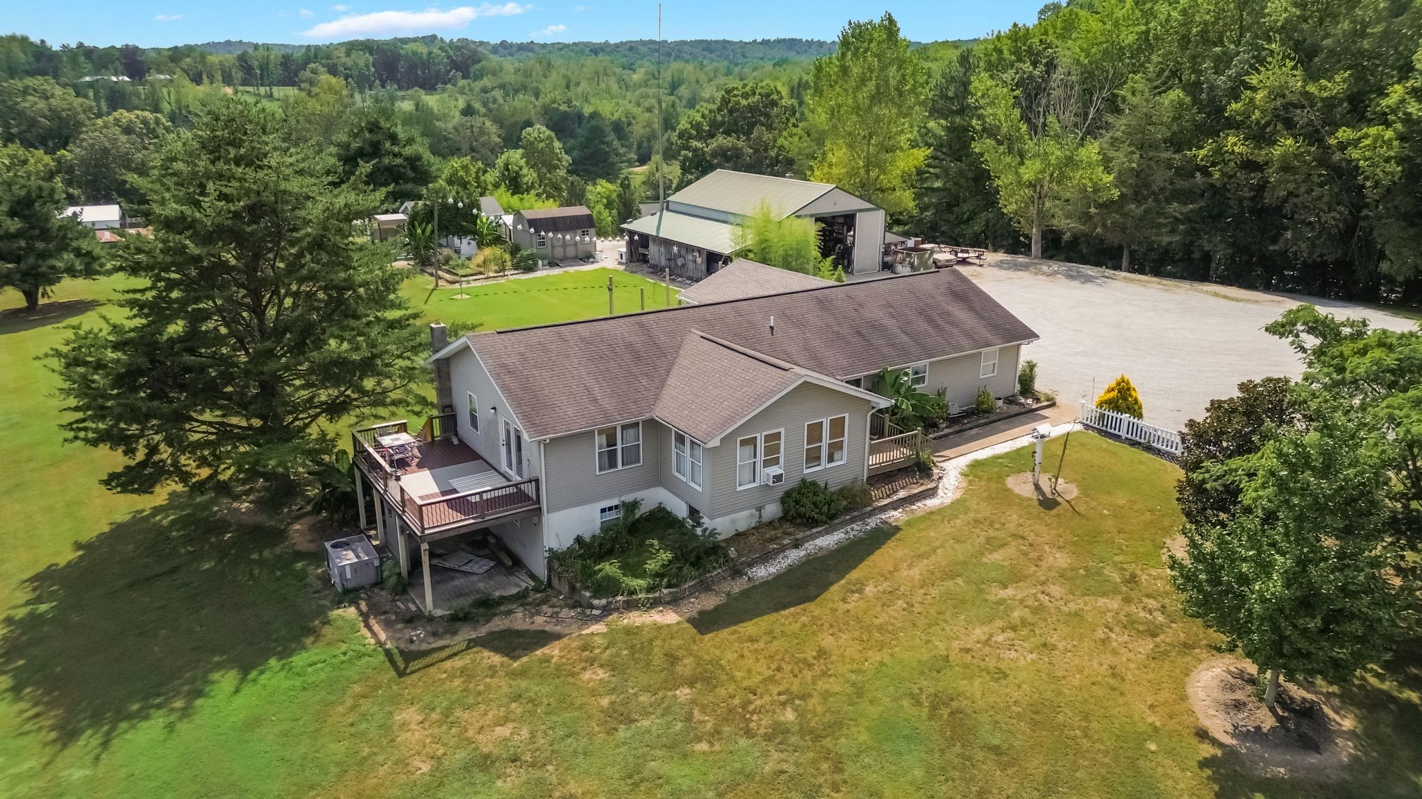 2402 Lobelville Highway Linden TN 37096