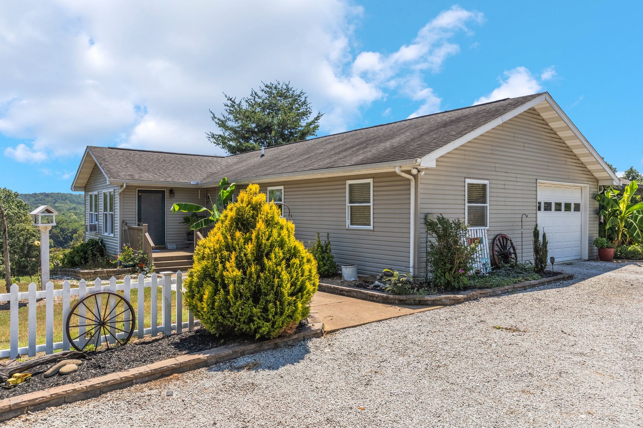 2402 Lobelville Highway Linden TN 37096