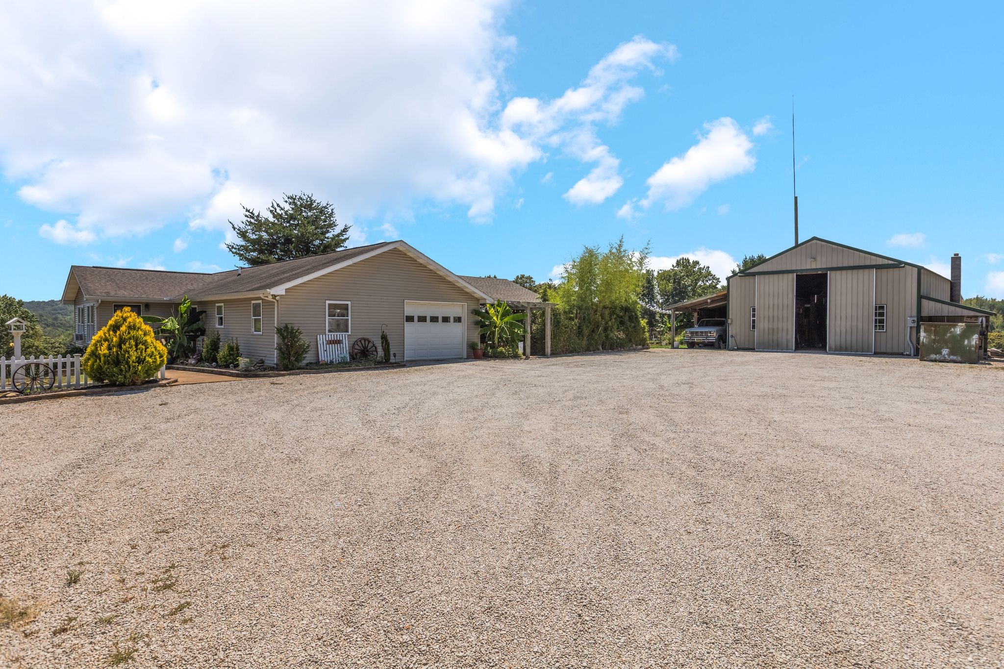 2402 Lobelville Highway Linden TN 37096