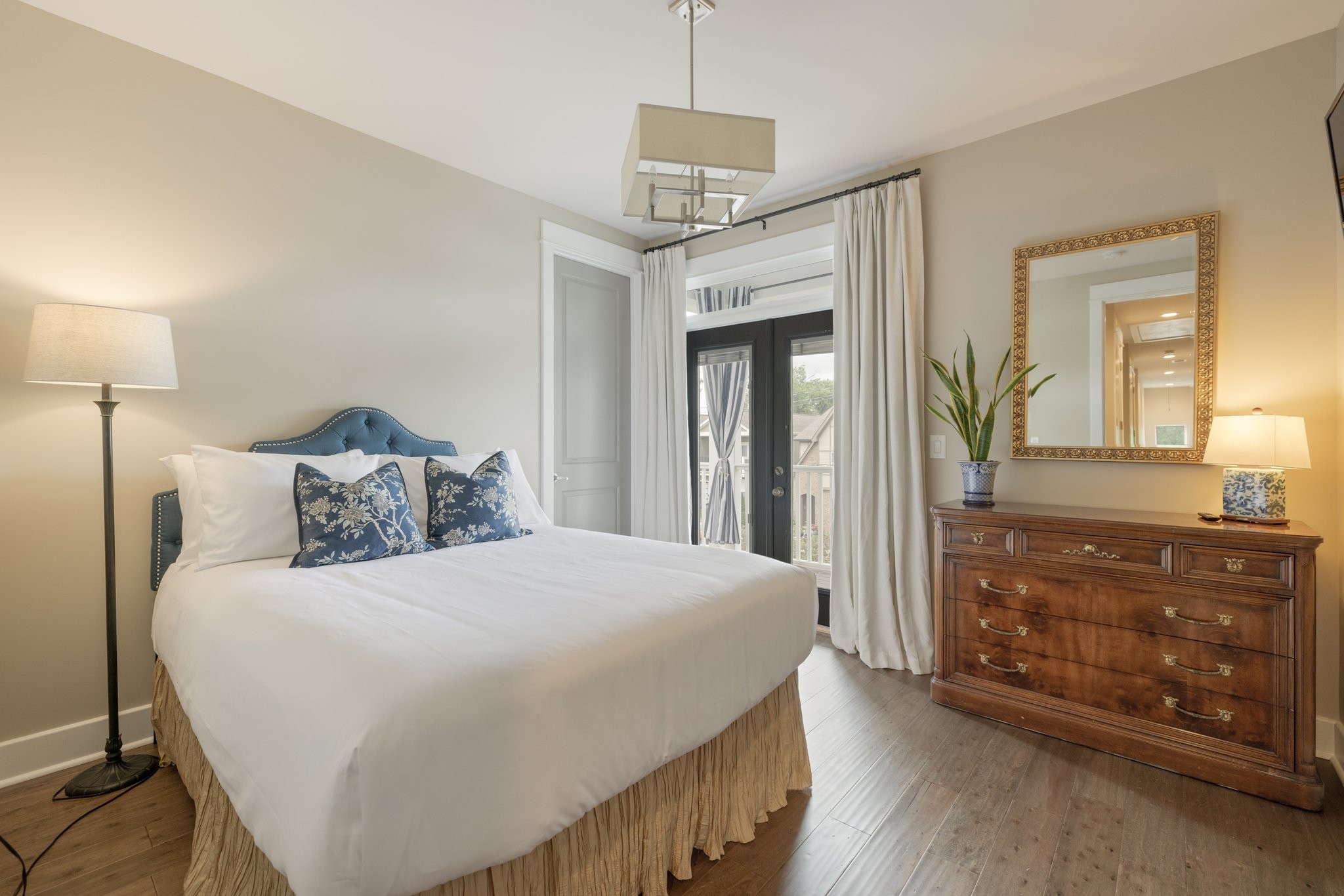 1924 14th Ave, N Nashville TN 37208