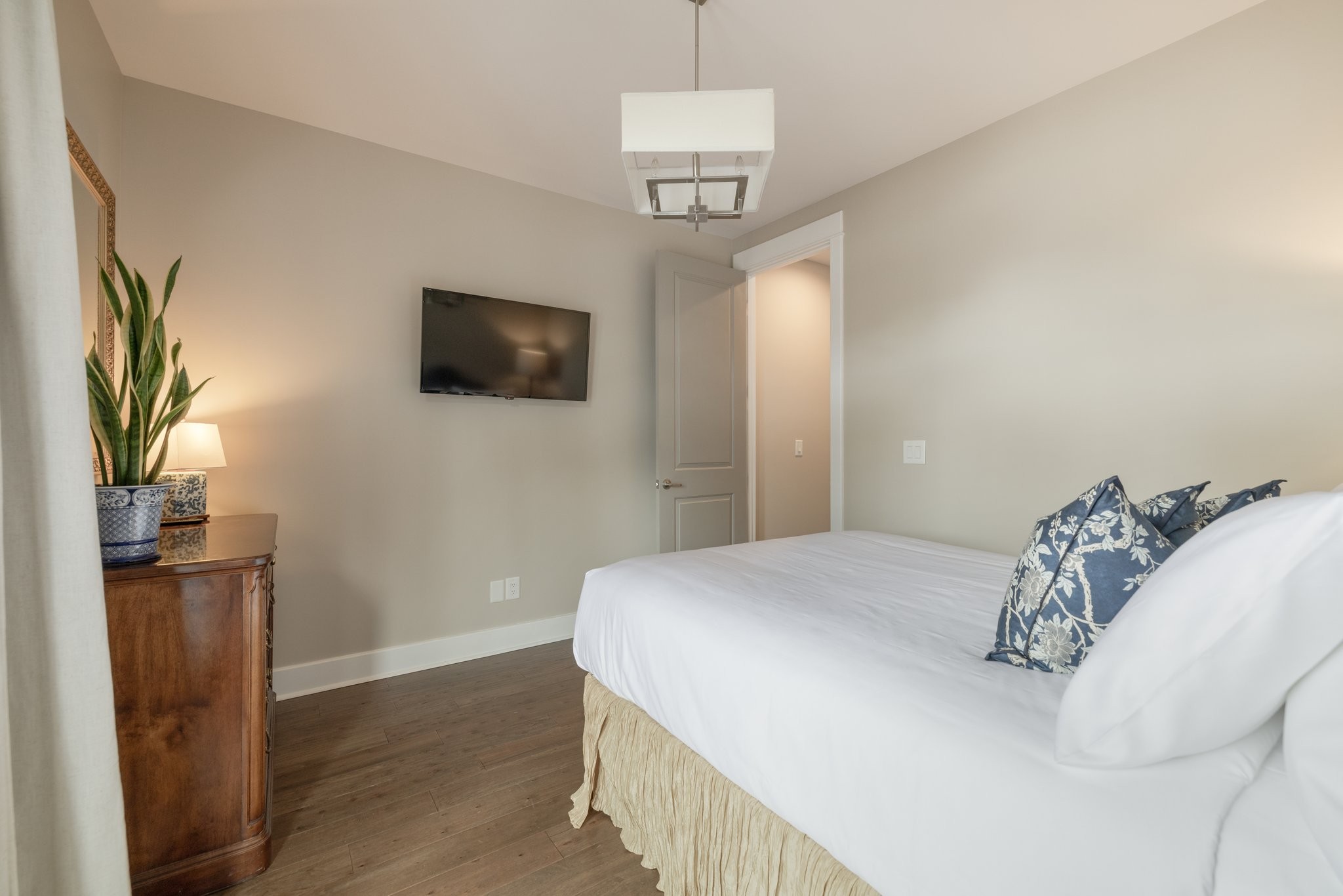 1924 14th Ave, N Nashville TN 37208