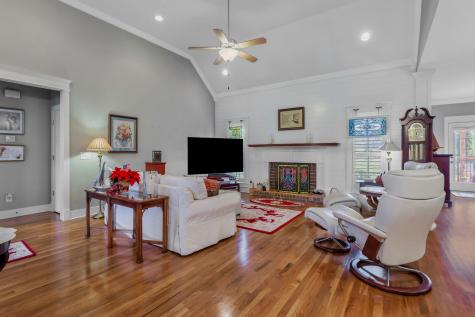 3043 Cross Gate Lane Columbia TN 38401