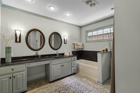 65 King Arthur Drive Paris TN 38242