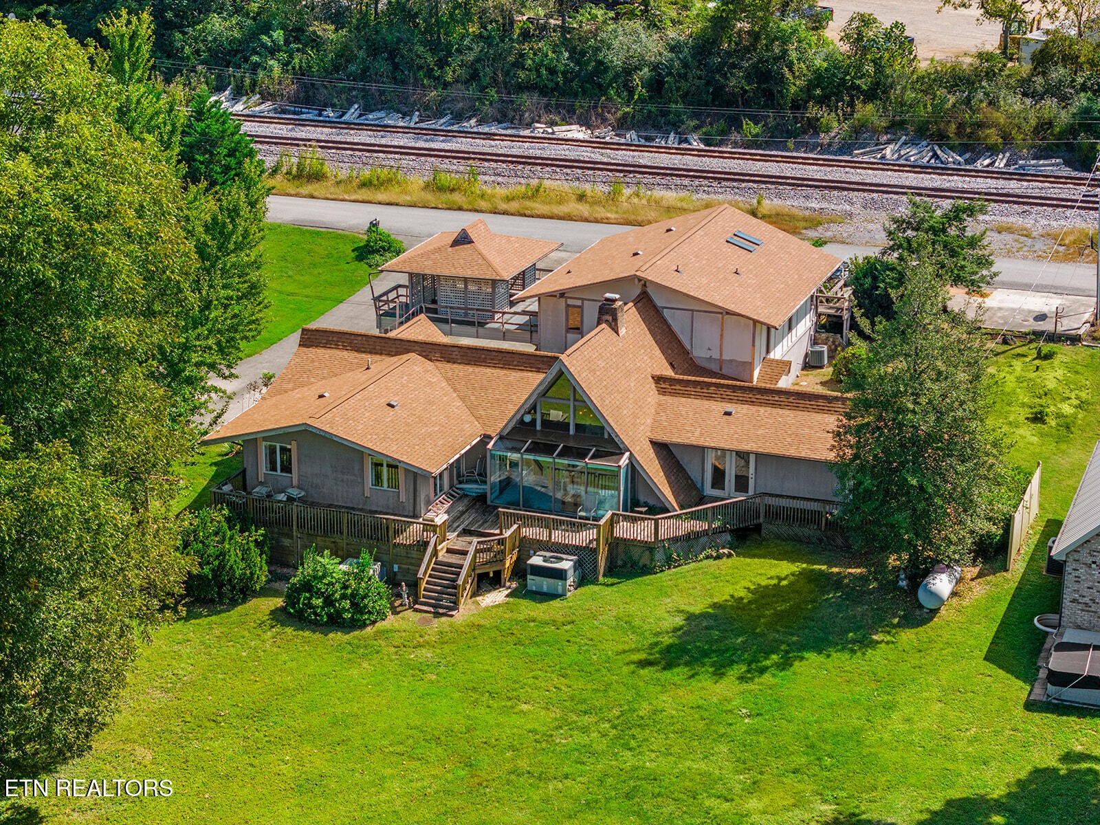 4827 Riversedge Road Louisville TN 37777
