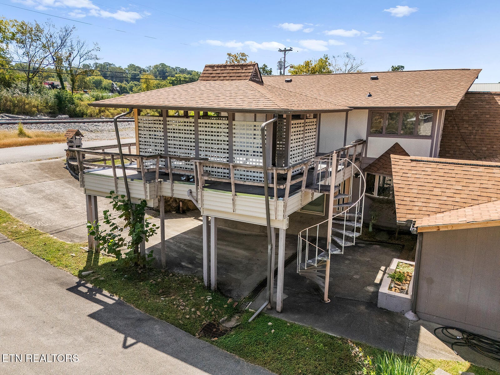 4827 Riversedge Road Louisville TN 37777