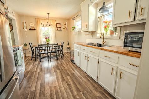6 White Oak Drive Leoma TN 38468