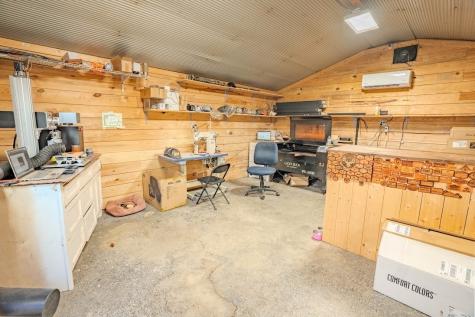 6 White Oak Drive Leoma TN 38468