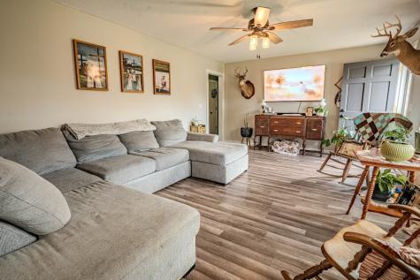 6 White Oak Drive Leoma TN 38468