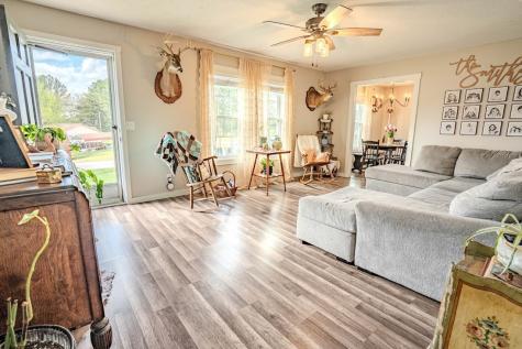 6 White Oak Drive Leoma TN 38468