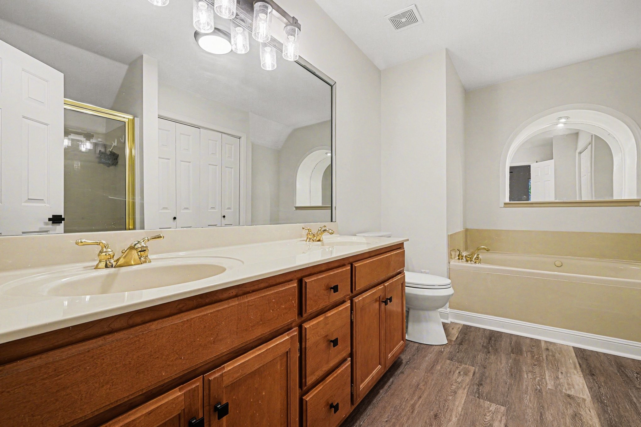 4954 Edmondson Pike Nashville TN 37211