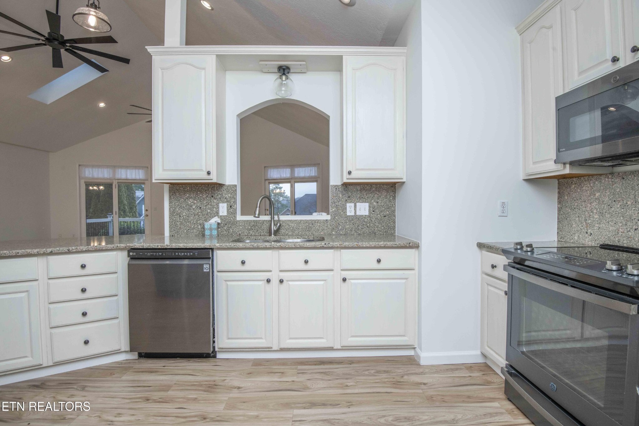 127 Kiowa Way Loudon TN 37774